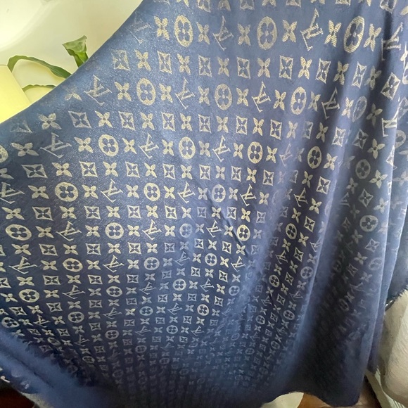Louis Vuitton Silk Monogram Wrap/Shawl Scarf. - Picture 5 of 16